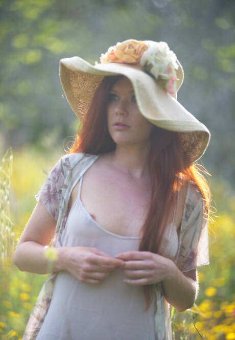 Girl Folio offers a free picture gallery with Mia Sollis showing amazing shape