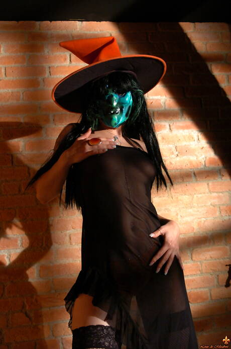 Louis De Mirabert are excited to present you with a xxx photo gallery showcasing Lucie has a superb shape