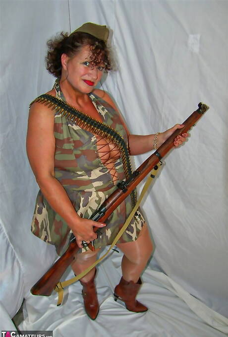 TAC Amateurs are excited to present you with a picture gallery showcasing Busty Kim xxx gallery 265715