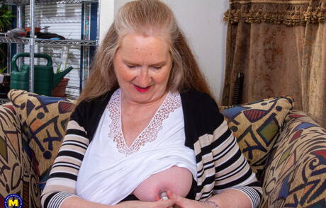 Mature NL pleased to share with you a free gallery with hot young girl in toying her pussy