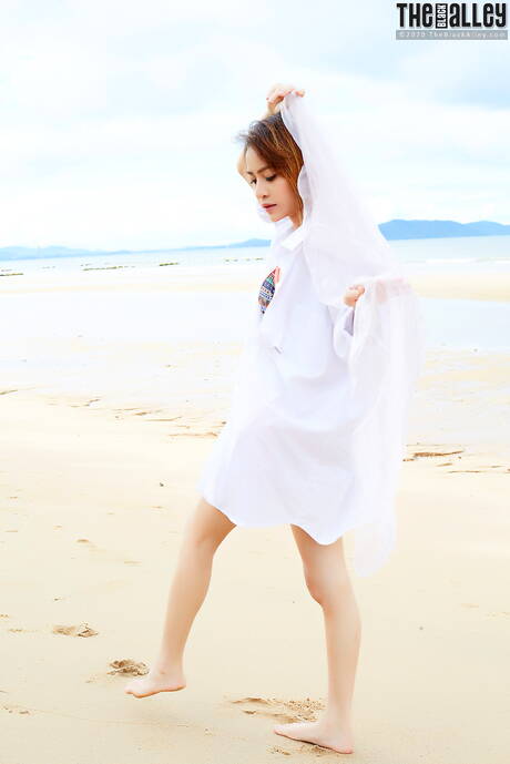 The Black Alley offers a free photo gallery with Eileen has a hot form